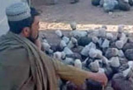 تصویری از دستفروشی تریاک در افغانستان