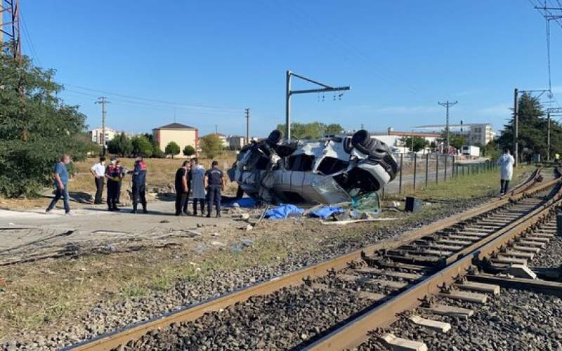 برخورد مرگبار قطار با مینی بوس در ترکیه