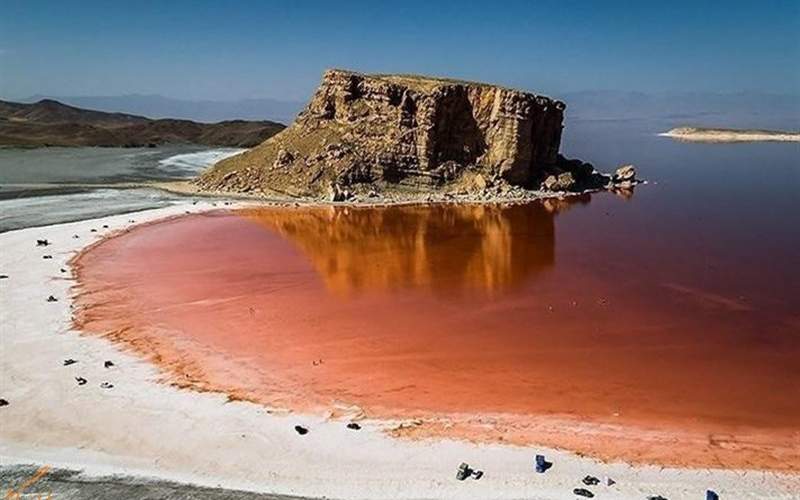 کاهش حجم آب دریاچه ارومیه