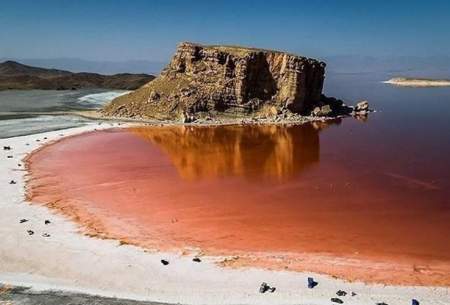 کاهش حجم آب دریاچه ارومیه