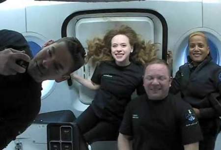 ژست‌های شاداب از شهروندانی که به فضا رفتند