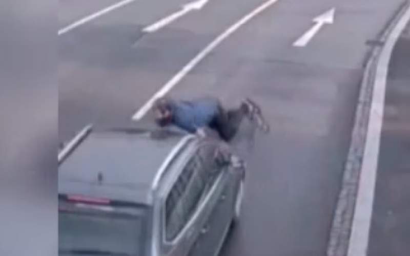 خودکشی عجیب یک مرد با پریدن جلوی ماشین