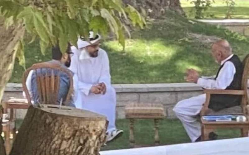 اشرف غنی, این عنصر فرومایه و دزد، با همدستی با قطر، پاکستان و طالبان افغانستان را به این روز انداخت و حالا با پول‌هایی که دزدی کرده در دوبی استراحت می‌کند!