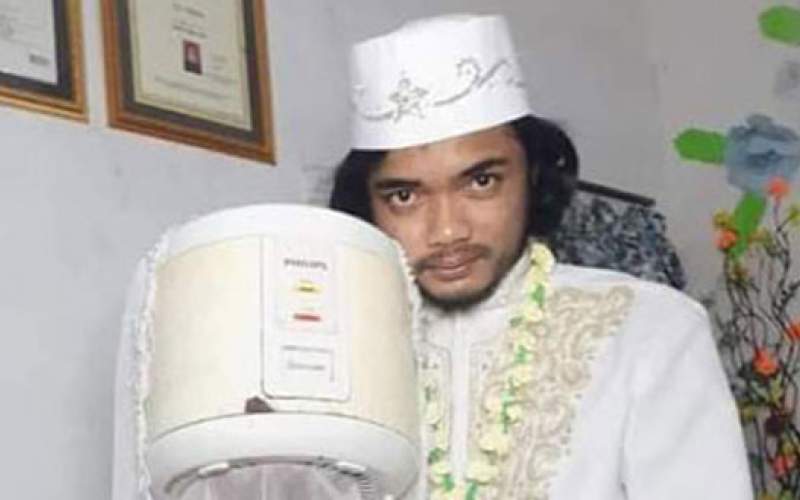 مرد اندونزیایی با پلوپز ازدواج کرد/تصاویر