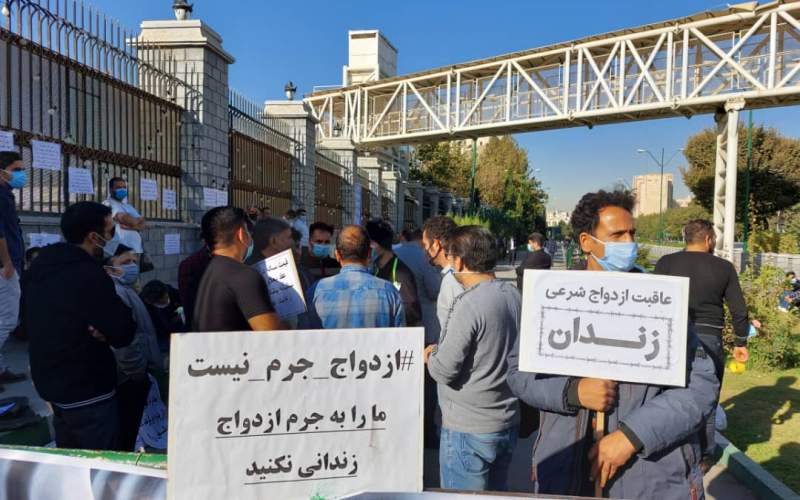 مخالفان مهریه مقابل مجلس تجمع کردند /تصاویر