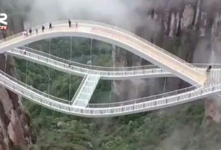 افتتاح ترسناک‌ترین پل شیشه‌ای در چین