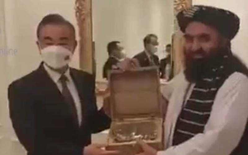 طالبان به وزیر خارجه چین تریاک ناب هدیه داد