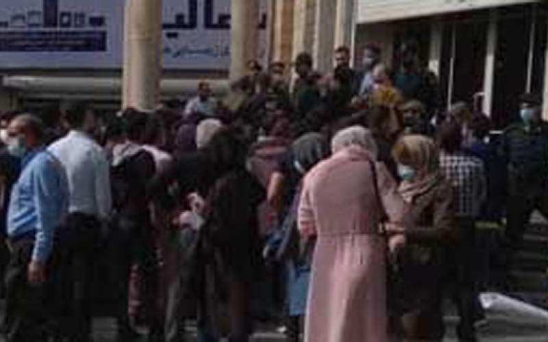 تجمع اعتراضی بورسی‌ها مقابل دادگاه انقلاب