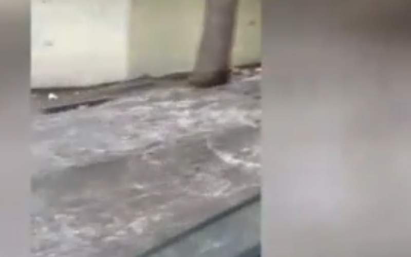 سیلاب در خیابان پاسداران تهران خیابان را آب برد