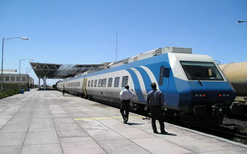 زاکانی دو رام از قطار‌های تهران را به قم قرض داد