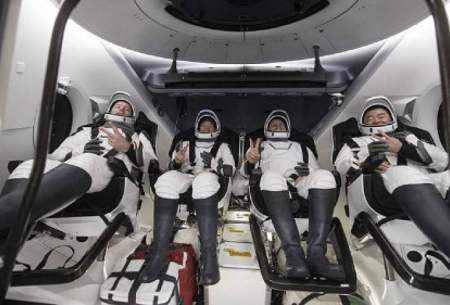 بازگشت فضانوردان به زمین بعد از سفری ۶ ماهه