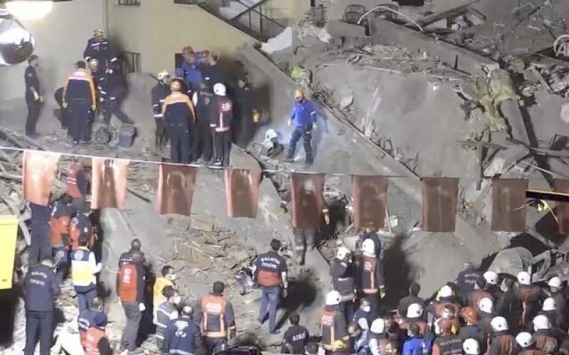 نجات ۱۳ نفر در حادثه ریزش ساختمان در ترکیه