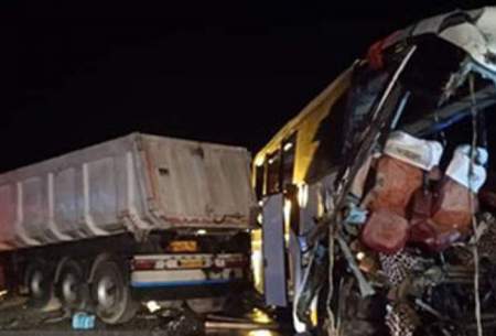 تصادف مرگبار اتوبوس و تریلر در محور کاشان