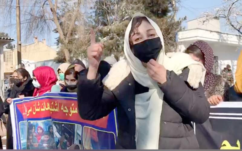 حمله تروریست‌های طالبان به زنان معترض کابل