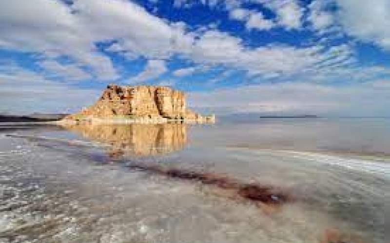 افزایش حجم آب دریاچه ارومیه برخلاف خشکسالی