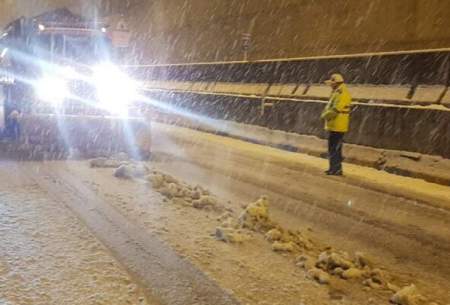 برف و باران جاده‌های پنج استان را مسدود کرد