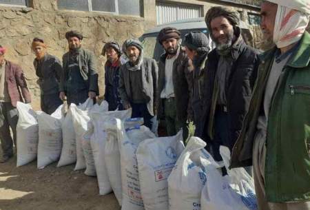 طالبان اغذیه توزیع شده را از مردم پس می‌گیرد!