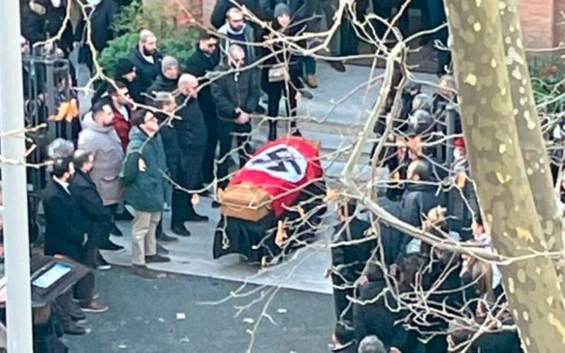 تشییع جنازه در رم با پرچم نازی‌ها!