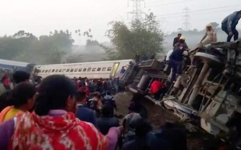 خروج مرگبار قطار مسافربری از ریل در هند