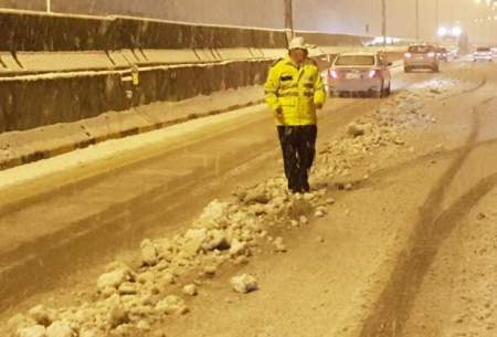 امدادرسانی به ۱۰۰ خودروی گرفتار در برف