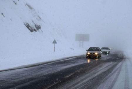 هجوم برف و باران به جاده‌های کشور