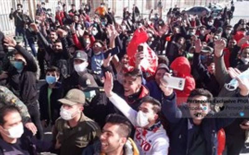 تحصن هواداران پرسپولیس مقابل باشگاه