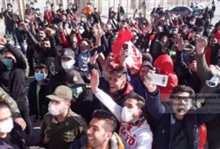 تحصن هواداران پرسپولیس مقابل باشگاه