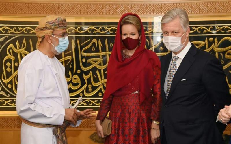 ملکه بلژیک با حجاب اسلامی در مسجد عمان