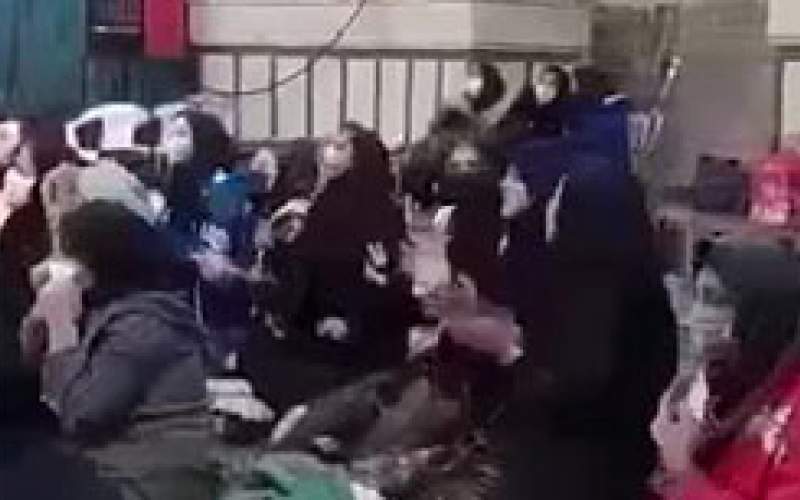 جشن دهه فجر در امامزاده با ترانه امیر تتلو