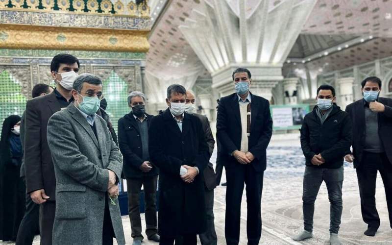 حضور احمدی نژاد در حرم امام خمینی/فیلم