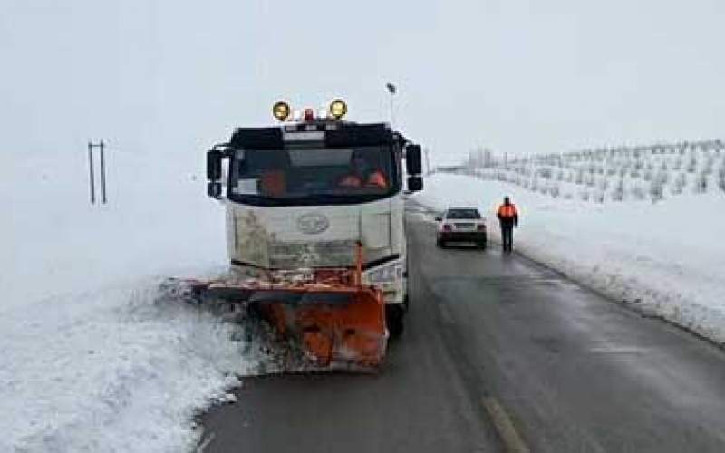 برف و باران در جاده های ۵ استان کشور