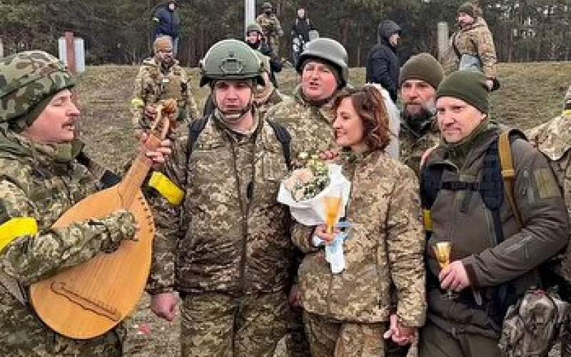 برگزاری‌مراسم ازدواج در‌خط مقدم جنگ‌اوکراین