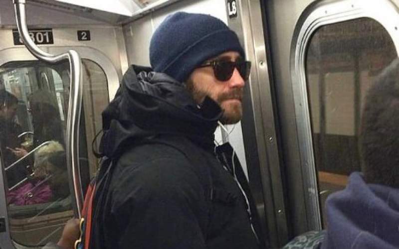 تصاویری جالب از بازیگر مشهور هالیوودی در مترو