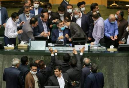 نه مجلس نه دولت حاضر نیستند حذف ارز ۴۲۰۰ تومانی را گردن بگیرند