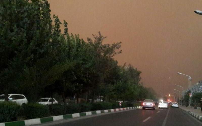 وزش باد شدید در تهران؛خیزش گرد و خاک