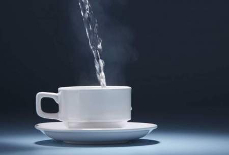 ۵ فایده شگفت‌انگیز نوشیدن آب گرم