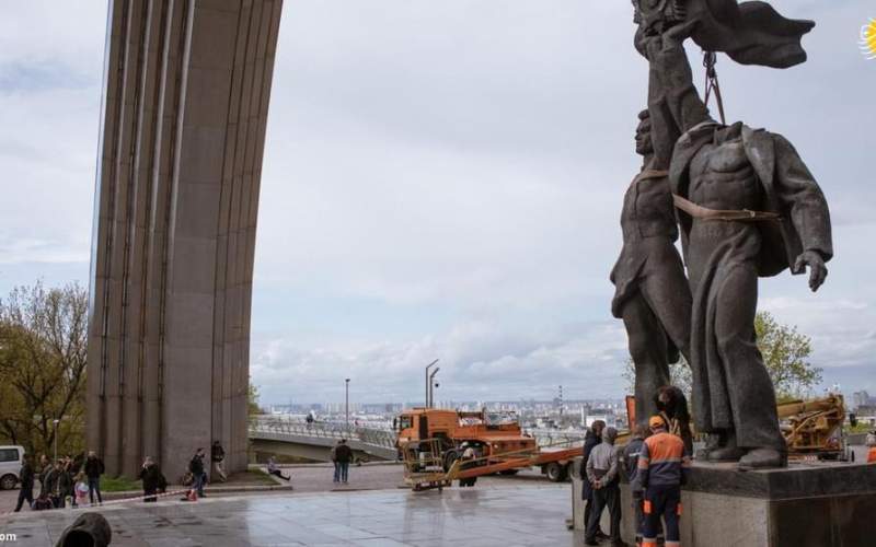 تخریب بنای یادبود برادری اوکراین و روسیه
