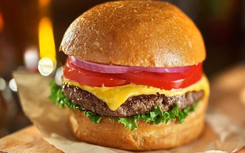 چگونه همبرگر غذای اصلی آمریکا شد؟