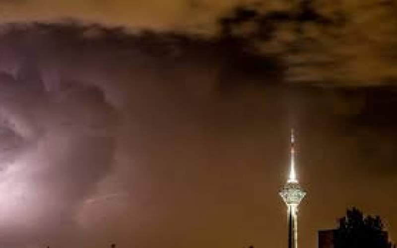 رگبار و رعد و برق در تهران؛ خیزش گرد و خاک