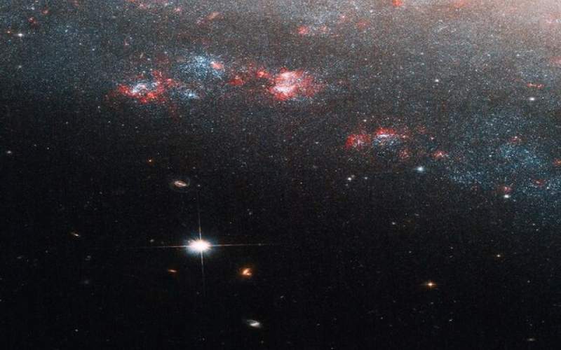 یک کهکشان مارپیچی کوتوله از نگاه هابل
