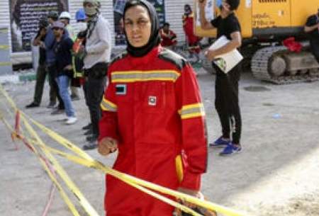 شهربانو منصوریان با لباس آتش‌نشانی در متروپل