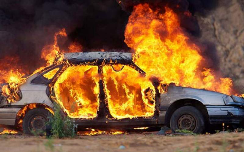 گرمای اهواز یک خودرو را به آتش کشید