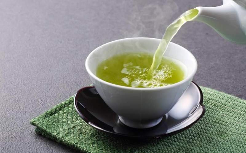 چای سبز یکی از  دمنوش‌های جوان‌کننده چهره