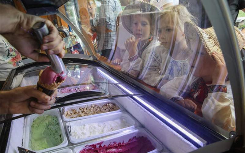 ربات ژاپنی که ۳۰ ثانیه‌ای بستنی سرو می‌کند