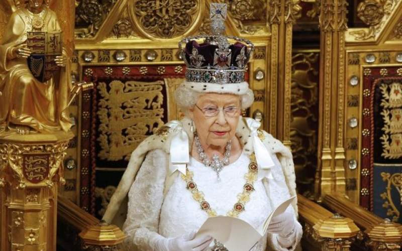 میزان درآمد و ثروت ملکه انگلیس