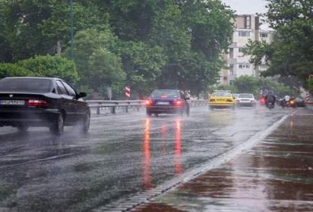 بارش سنگین باران در جاده‌های ۳ استان شمالی