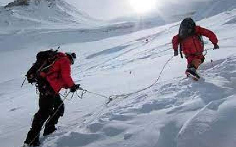 سقوط دو کوهنورد در یخچال یخار قله دماوند
