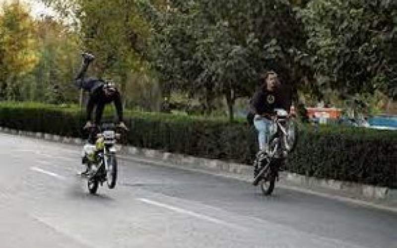 حرکات جنون‌آمیز موتورسوار در اتوبان امام علی