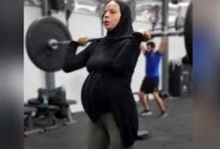 ویدئوی عجیب از زن بارداری که وزنه می‌زند