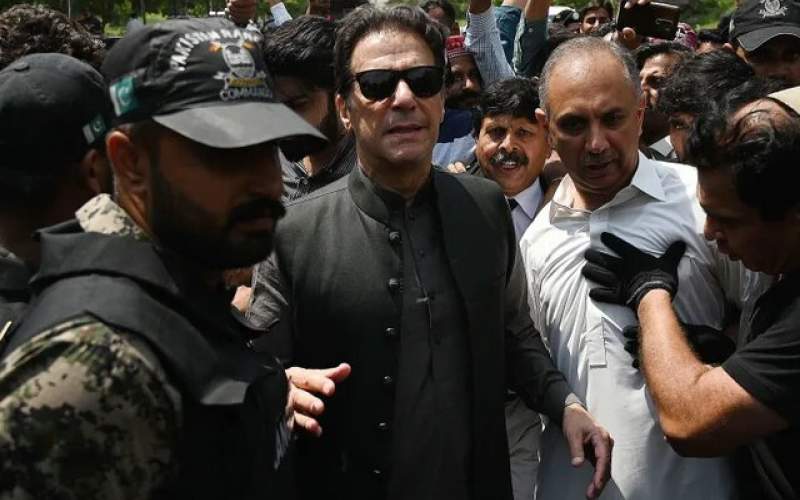 محاکمه عمران خان به اتهام اهانت به دادگاه
